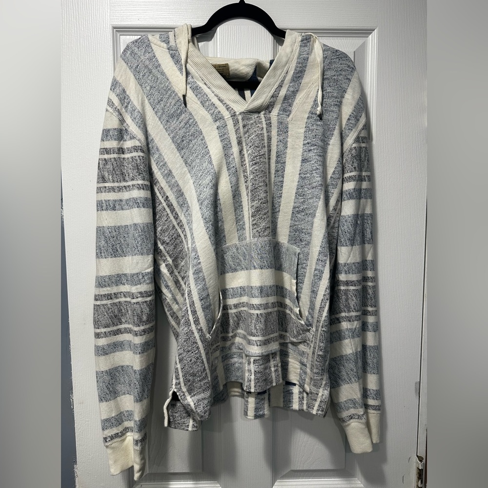 Men’s Lucky Brand hoodie. size large. (Runs small) Used/worn. Great condition